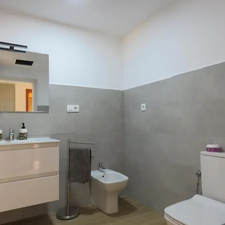 Gino House アパート *